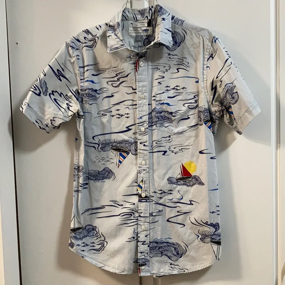 Old Navy shirt Men’s small p sailboat beach ocean short sleeve blue red white - Picture 1 of 7